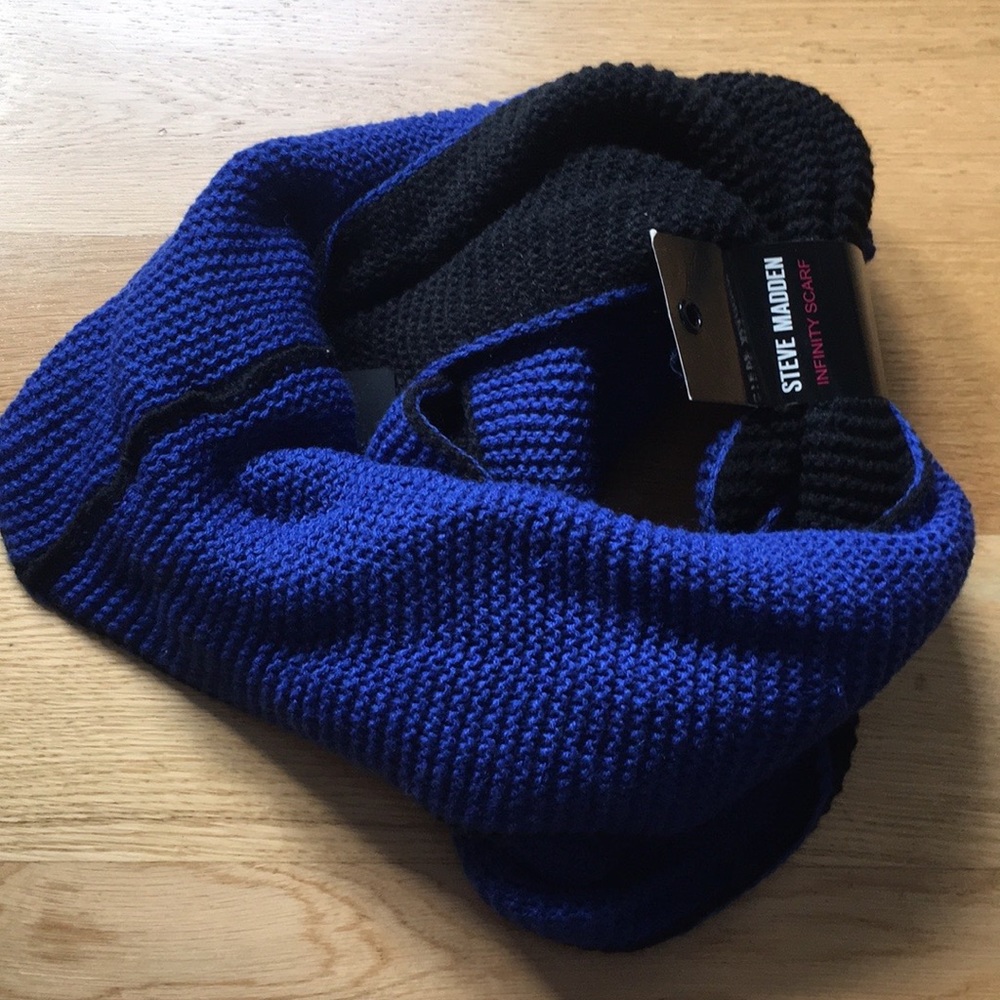 Steve Madden infinity scarf. - Picture 5 of 5
